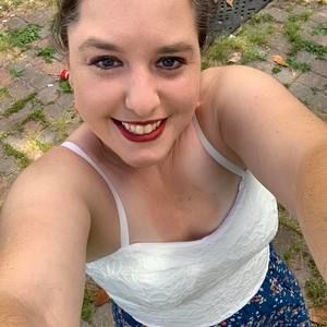 Meet your Posher, Caitlin